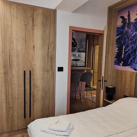 Dvosjed Apartamento *